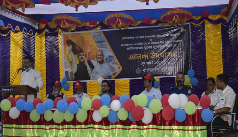 উন্নয়নশীল দেশে উন্নীত হওয়ায় ঈশ্বরগঞ্জ পুলিশের আনন্দ উদযাপন