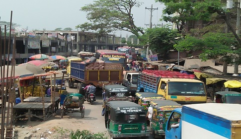 ভোগান্তির আরেক নাম মুদাফফরগঞ্জ বাজারের যানজট  