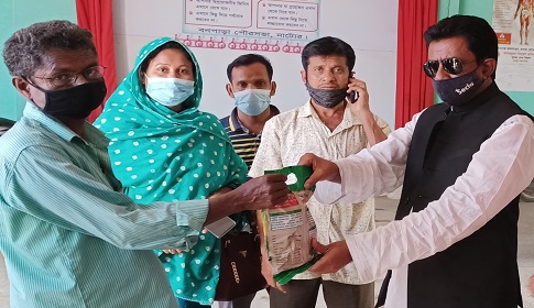 বনপাড়ায় কৃষকদের মধ্যে কৃষি প্রণোদনা প্রদান
