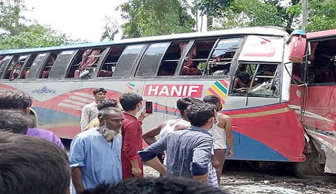 ঈদের দিন সড়কে ঝরল ১০ প্রাণ