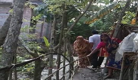 বেড়া ভেঙ্গে বড় ভাইয়ের জমি জবরদখলের চেষ্টা, থানায় অভিযোগ