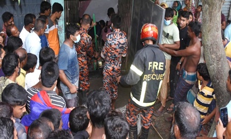 যশোরে সেপটিক ট্যাংকে নেমে প্রাণ গেল বাবা-ছেলের