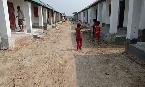 প্রধানমন্ত্রীর আশ্রয়ণ প্রকল্পের বাড়ি স্বচ্ছলদের নামে তালিকার অভিযোগ
