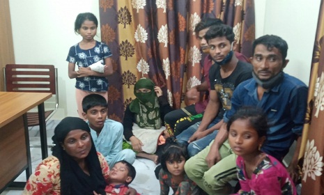 পঞ্চগড়ে শিশুসহ ১১ রোহিঙ্গা উদ্ধার
