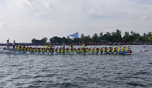 শাহজাদপুরে ঐতিহ্যবাহি নৌকা বাইচের চূড়ান্ত প্রতিযোগিতা অনুষ্ঠিত