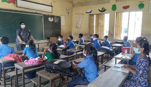 স্কুলের ঘন্টায় উচ্ছ্বসিত ঝিনাইদহের শিক্ষার্থীরা