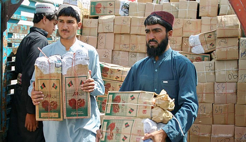 আফগানদের ত্রাণ দিচ্ছে চীন-পাকিস্তান, দেবে কি না ভাবছে পশ্চিমারা