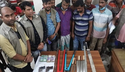 আশুলিয়ার স্বর্ণের দোকানের ডাকাতরা রাপা প্লাজার ডাকাতিতেও জড়িত