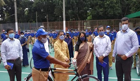 রাজবাড়ীতে ৯৮ জন গ্রাম পুলিশ পেলেন বাইসাইকেল