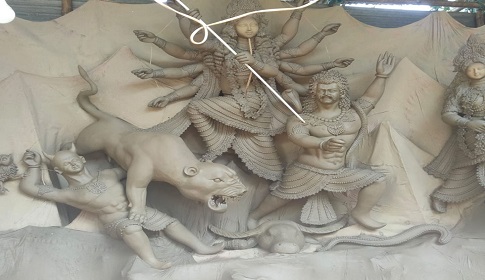 মধুখালীতে ব্যস্ত সময় পার করছেন মৃৎশিল্পীরা