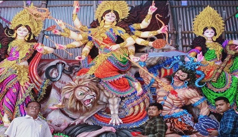 টাঙ্গাইলে হাজারো পূজা মন্ডপে দীপ্তি ছড়াচ্ছে দূর্গা প্রতিমা