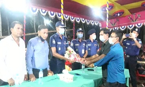 সালথায় বিভিন্ন পূজা মন্ডপ পরিদর্শন করলেন এসপি আলীমুজ্জামান