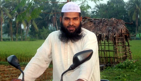 স্ত্রীকে রেখে ছাত্রীকে বিয়ে করলেন মাদ্রাসা শিক্ষক খায়রুল
