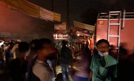 নোয়াখালীতে বাজারে অগ্নিকাণ্ড, ৪ টি দোকান পুড়ে ছাই