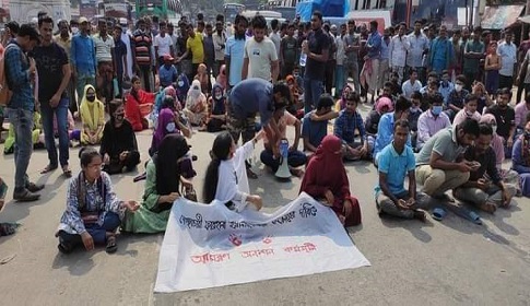 রবীন্দ্র বিশ্ববিদ্যালয়ে আন্দোলনরত শিক্ষার্থীর বিষপান, মহাসড়ক অবরোধ