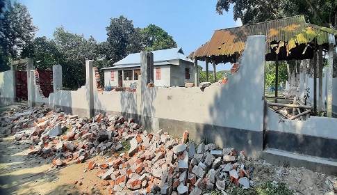 ঈশ্বরগঞ্জে জমি সংক্রান্ত বিরোধের জেরে বাড়ি ঘরে হামলা ব্যাপক ভাংচুর