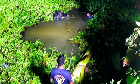 অ্যাম্বুলেন্স খাদে পড়ে মামা-ভাগনের মৃত্যু