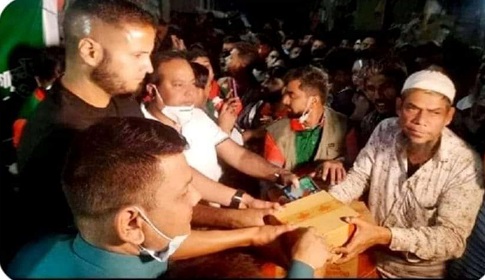 টঙ্গীর পুড়ে যাওয়া মাজার বস্তিতে আদম তমিজি হক