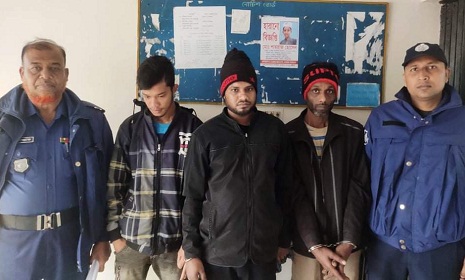 বালিয়াকান্দিতে পুলিশ পরিচয়ে অপহরণ, চাঁদাবাজিকালে গ্রেফতার ৩