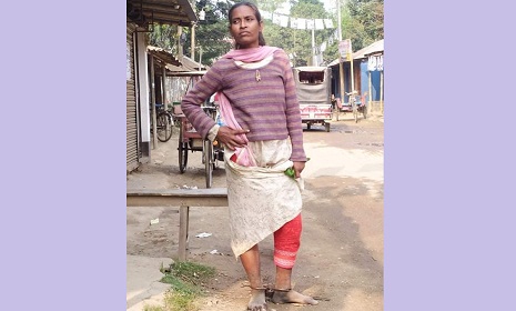 শ্বশুরবাড়ির নির্যাতনে মানসিক ভারসাম্য হারিয়ে শিকলবন্দি রুমি
