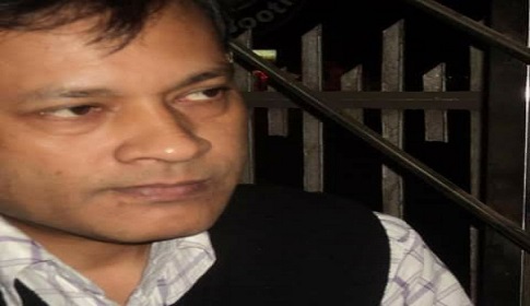 মা আমার থাকত বসে পাতের হাড়ি গরম করে আগুনে