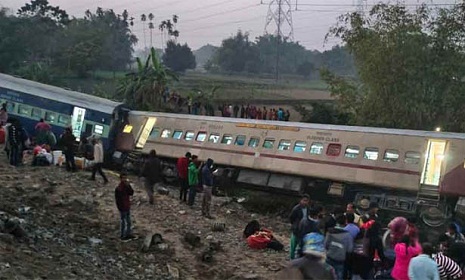 ভারতে ট্রেন দুর্ঘটনায় নিহতের সংখ্যা বেড়ে ৮, চলছে উদ্ধারকাজ