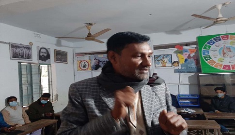 প্রাথমিকের তালা ভেঙে মাধ্যমিকের পাতানো নিয়োগ বোর্ড বন্ধ করলেন মাধ্যমিক শিক্ষা কর্মকর্তা