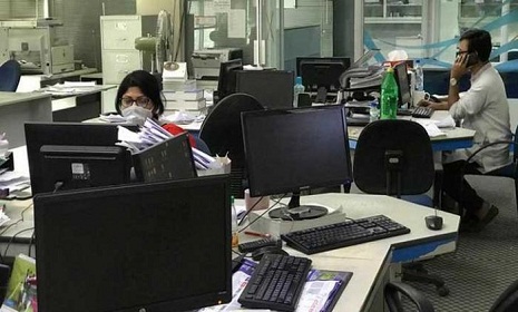 অর্ধেক লোক নিয়ে চলবে অফিস