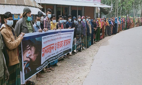 লোহাগড়ায় সন্ত্রাসী কার্যকলাপের প্রতিবাদে মানববন্ধন ও সংবাদ সম্মেলন