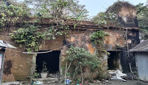 কুলিয়ারচরে প্রাচীন পুরাকীর্তির নিদর্শন জমিদার প্রতাপ নাথের বাড়ির জায়গা দখল করে নিচ্ছে স্থানীয়রা