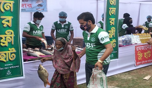 ঈশ্বরগঞ্জে মুক্তির বন্ধন ফাউন্ডেশনের ফ্রি হাট