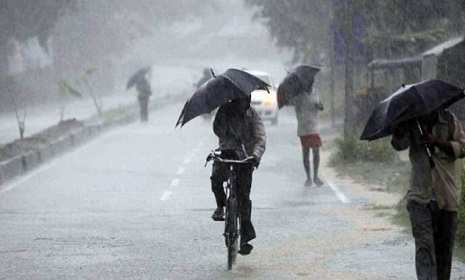 ঝোড়ো হাওয়ার সঙ্গে মাঝারি বৃষ্টি হতে পারে আজ
