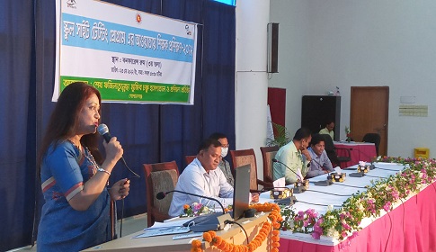 শিক্ষার্থীর চক্ষু পরীক্ষা করবেন শিক্ষক