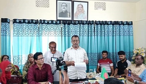 পৌরসভার রাজস্ব আদায়ে পুলিশের বাধার প্রতিবাদে সংবাদ সম্মেলন