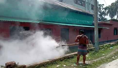 গলাচিপা পৌরসভায় মশক নিধন কর্মসূচি উদ্বোধন