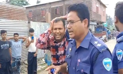 হাতিয়াতে স্বতন্ত্র চেয়ারম্যান প্রার্থীর গাড়ি বহরে হামলা, আহত ১২