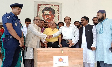 মহেশপুর গণকবরের মাথার খুলি-হাড় খুলনা গণহত্যা জাদুঘরে হস্তান্তর