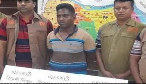 অস্ত্র-গুলিসহ রাজবাড়ীতে সন্ত্রাসী গ্রেপ্তার