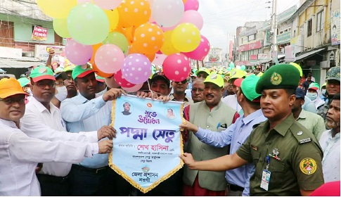 স্বপ্নের পদ্মা সেতু উদ্বোধন উপলক্ষে নওগাঁয় উৎসবের আমেজ