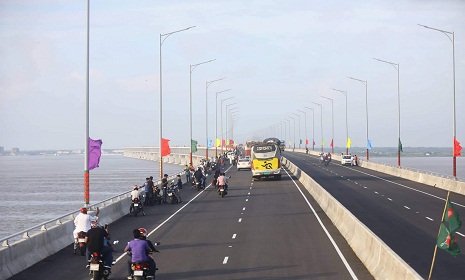 পদ্মা সেতু দিয়ে যান চলাচল শুরু