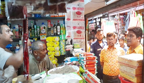 ঈশ্বরদীতে নকল গুড় কারখানা সিলগালা, বেকারীতে জরিমানা