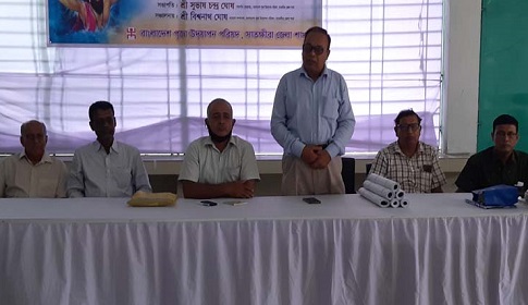 সাতক্ষীরায় শিক্ষা উপকরণ বিতরণ