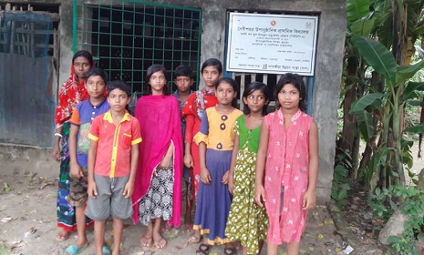 দেবহাটায় উপানুষ্ঠানিক প্রাথমিক বিদ্যালয়গুলোতে বরাদ্দের টাকা হরিলুটের অভিযোগ!