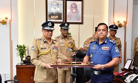 আইজিপির দায়িত্ব নিলেন চৌধুরী আবদুল্লাহ আল মামুন