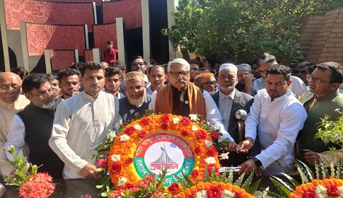 শহীদ আব্দুল খালেকের প্রতিকৃতিতে ডেপুটি স্পিকারের পুষ্পার্ঘ্য অর্পণ