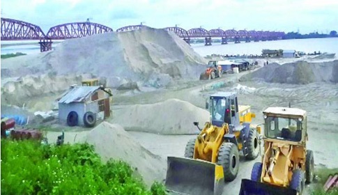 পাকশীতে বালু মহালের আধিপত্য নিয়ে আ.লীগের দু’গ্রুপের গোলাগুলি, আহত ৪