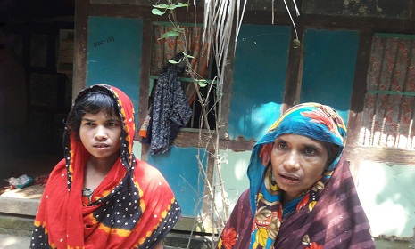 মানসিক প্রতিবন্ধী মেয়ের চিকিৎসার জন্য দুখিনী মায়ের আকুতি