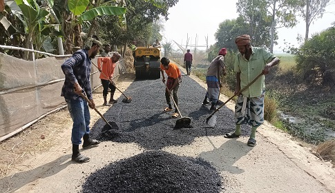 রাণীনগরে রাস্তা সংস্কার কাজে ব্যাপক অনিয়মের অভিযোগ