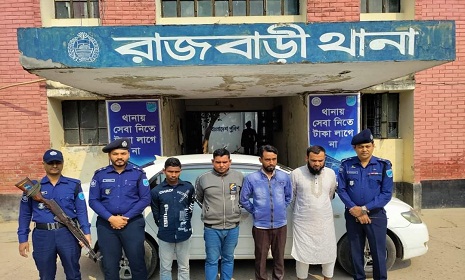 চুরি যাওয়া প্রাইভেটকারসহ চোর চক্রের ৪ সদস্য আটক