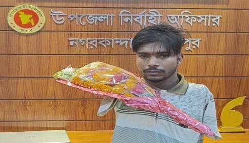 পা দিয়ে লিখে এইচএসসি পাশ করলেন জসিম